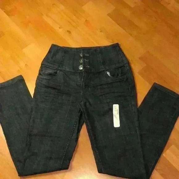 Refuge  Jeans - Picture 1 of 5